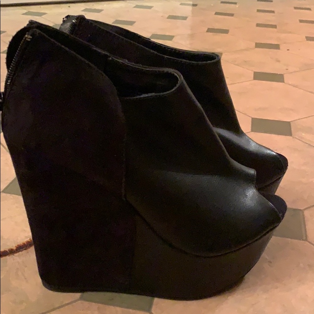 Party Wedge